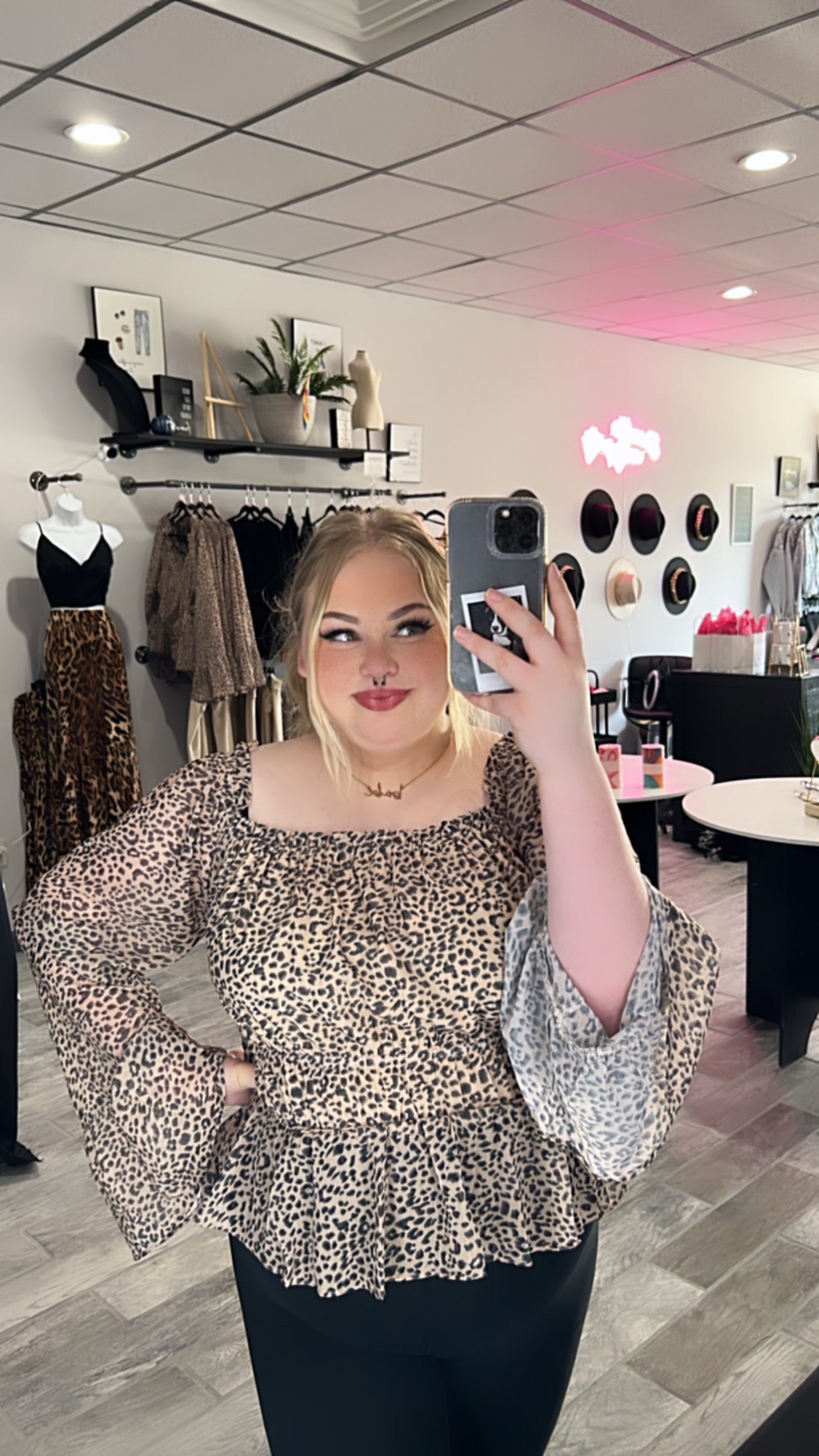 Feeling Wild Top (taupe)